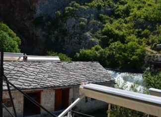 The Dedicatory Cross and Early Byzantine Decoration